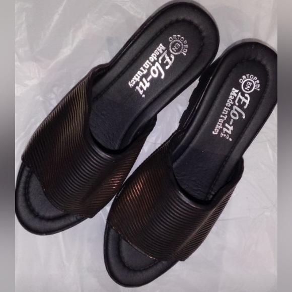 Women's platform slides - Picture 3 of 3